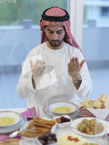 Image of Muslim man making iftar dua to break fasting during Ramadan