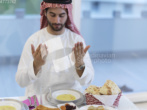 Image of Muslim man making iftar dua to break fasting during Ramadan