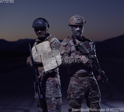 Image of soldiers squad in night mission