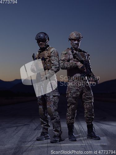 Image of soldiers squad in night mission