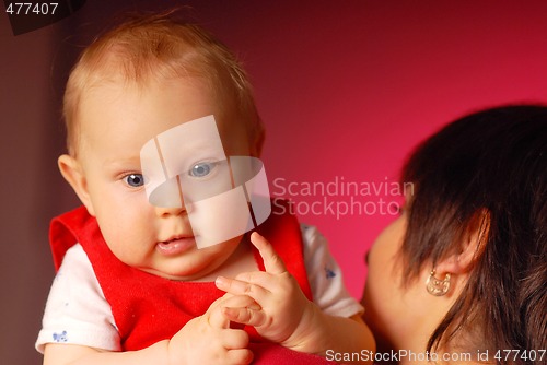 Image of A girl with her mammy holding her