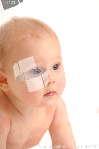 Image of A naked baby looking around