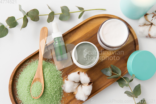 Image of bath salt, serum, moisturizer and oil on tray