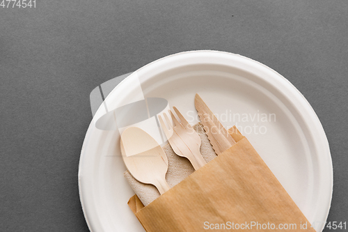 Image of wooden spoon, fork and knife on paper plate