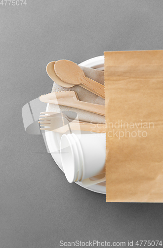 Image of wooden spoons, forks and knives on paper plate