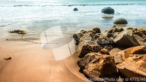 Image of boulders at the beach of Moeraki New Zealand