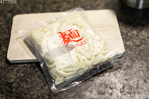 Image of pack of noodles with the word noodles in Chinese characters
