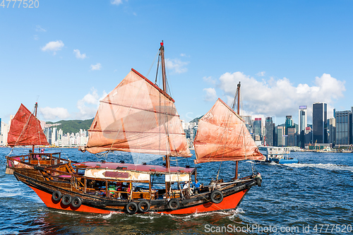 Image of Hong Kong harbour with tourist junk