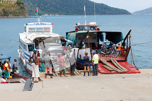 Image of Malagasy peoples loading ship in Nosy Be, Madagascar