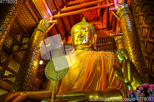 Image of Gold Buddha statue, Wat Phanan Choeng, Ayutthaya, Thailand