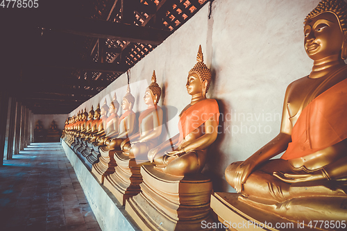 Image of Gold Buddha statues, Wat Phutthaisawan temple, Ayutthaya, Thaila