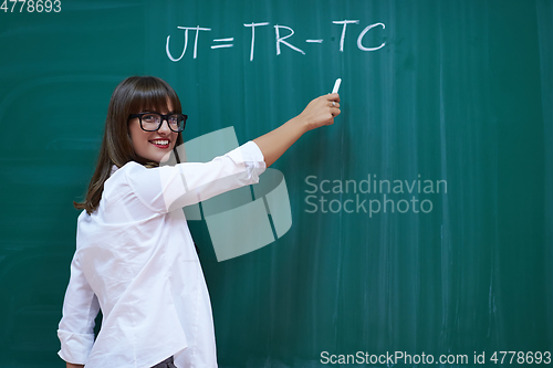 Image of the professor explains the task on the board