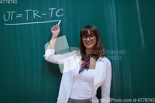 Image of the professor explains the task on the board