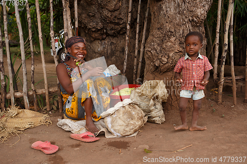 Image of Malagasy woman with child selling fruits, Nosy Be port, Madagasc