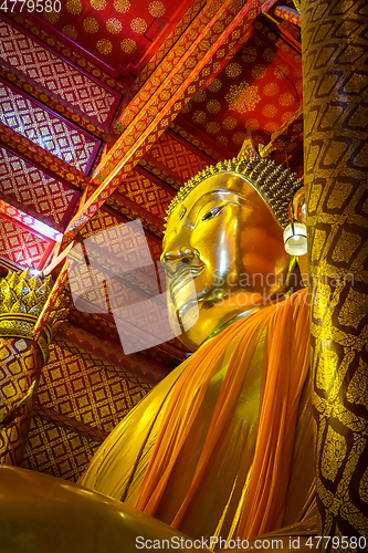 Image of Gold Buddha statue, Wat Phanan Choeng, Ayutthaya, Thailand