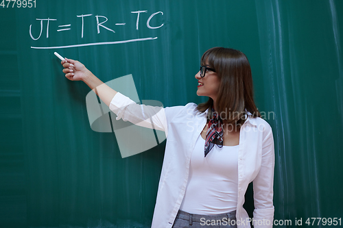 Image of the professor explains the task on the board