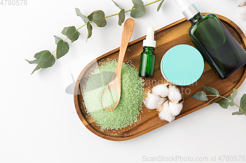 Image of bath salt, serum, moisturizer and oil on tray