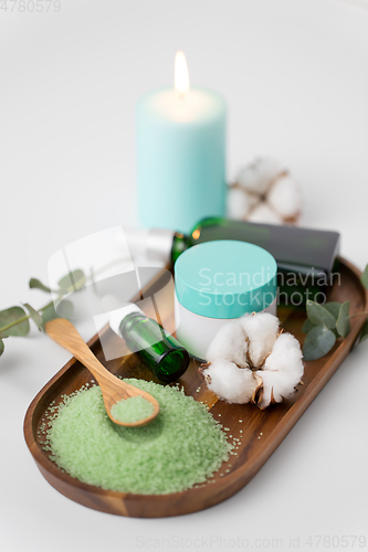 Image of bath salt, serum, moisturizer and oil on tray