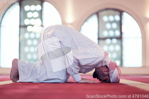 Image of man performing sajdah in namaz