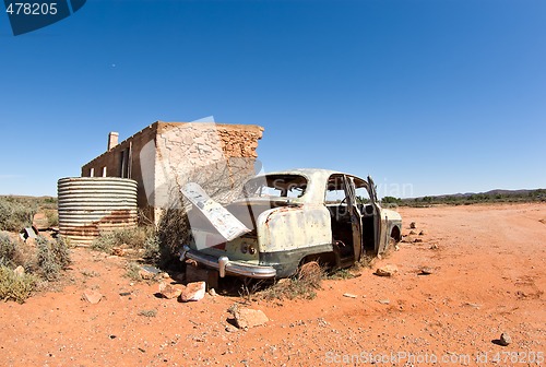 Image of old car in the desert