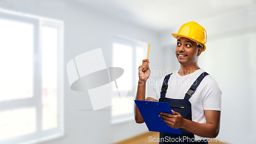 Image of builder with clipboard and pencil having idea