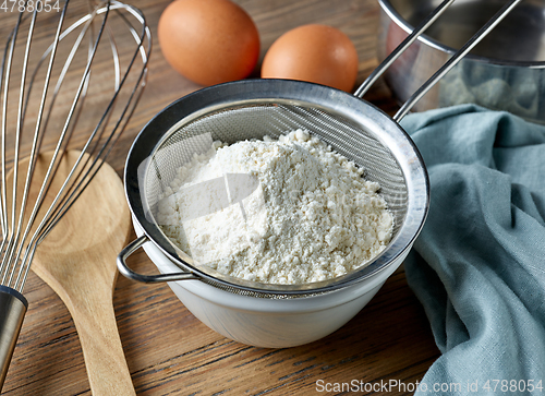 Image of bowl and flour strainer on kitchen table