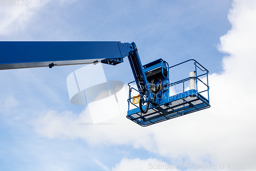 Image of pallet truck crane