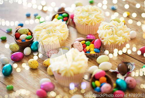 Image of cupcakes with easter eggs and candies on table