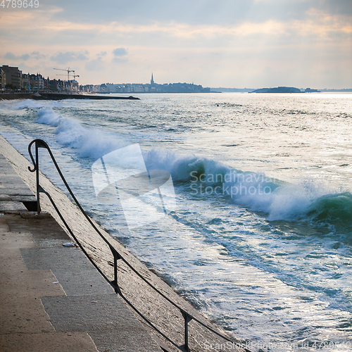 Image of Wave on the Saint-Malo dike