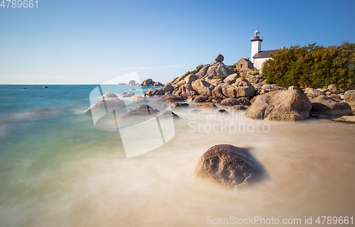 Image of Pontusval lighthouse and coast