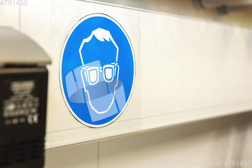 Image of Laboratory safety glasses sign
