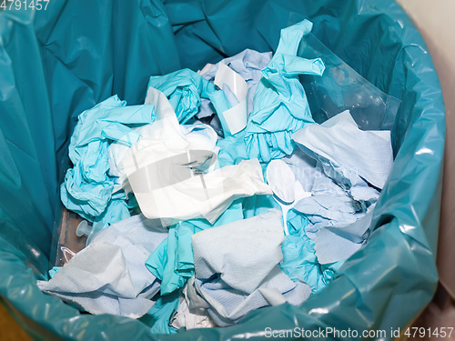 Image of trash can in a laboratory