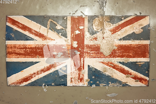 Image of british flag on a rusty metal plate