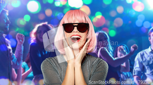 Image of happy woman in pink wig and sunglasses at party