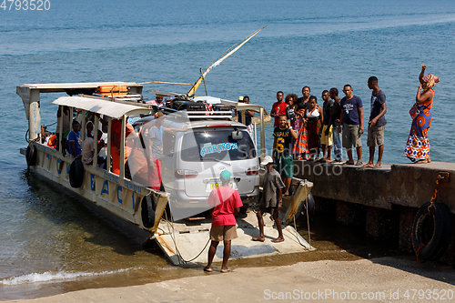 Image of Malagasy peoples loading ship in Nosy Be, Madagascar