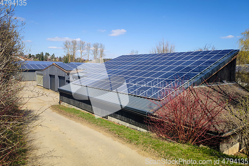 Image of farm with solar plant on the roof