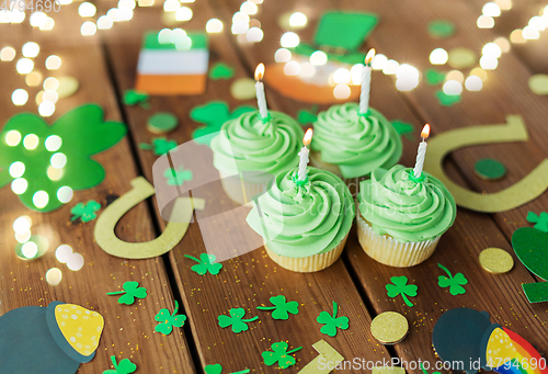 Image of green cupcakes and st patricks day party props