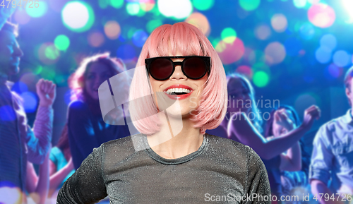 Image of happy woman in pink wig and sunglasses at party