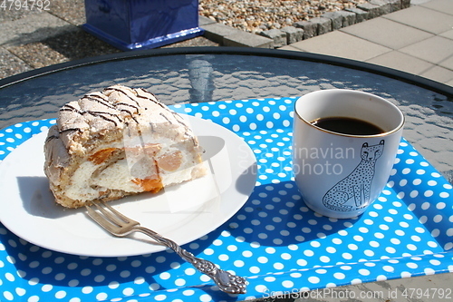 Image of Budapest cake and coffee