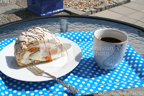 Image of Budapest cake and coffee