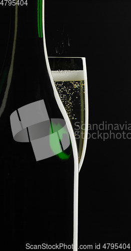 Image of sparkling wine in dark back