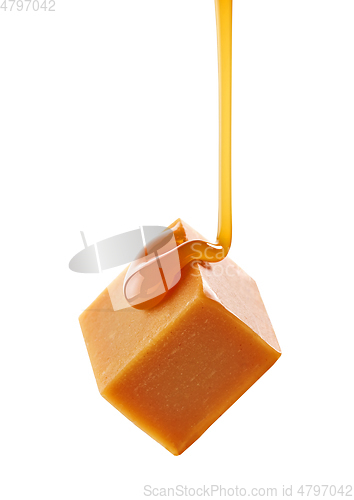 Image of caramel sauce flowing on flying caramel candy