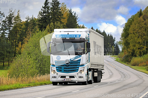 Image of Mercedes-Benz Actros Semi Trailer Delivers Load