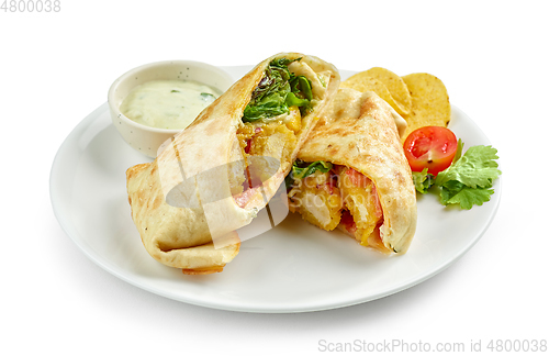 Image of tortilla with fried chicken and vegetables