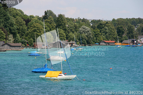 Image of Sailboats on lake