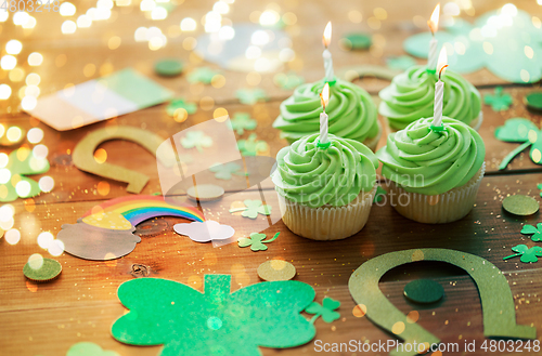 Image of green cupcakes and st patricks day party props