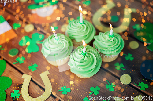 Image of green cupcakes and st patricks day party props