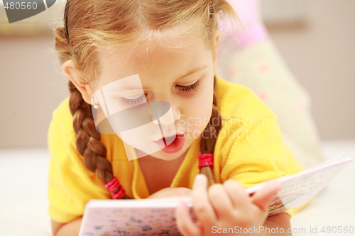 Image of Girl reading