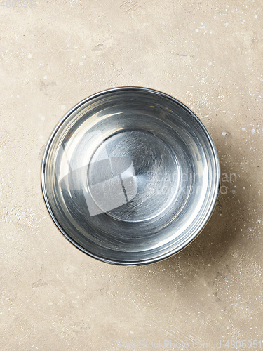 Image of empty metal bowl 