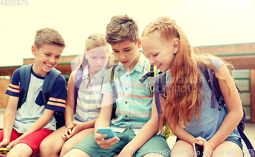 Image of elementary school students with smartphones